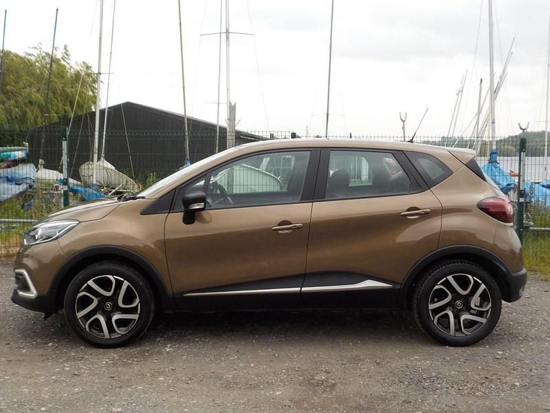 Used Renault Captur Dynamique 90 HP (66 kW) 2018 Brown SUV