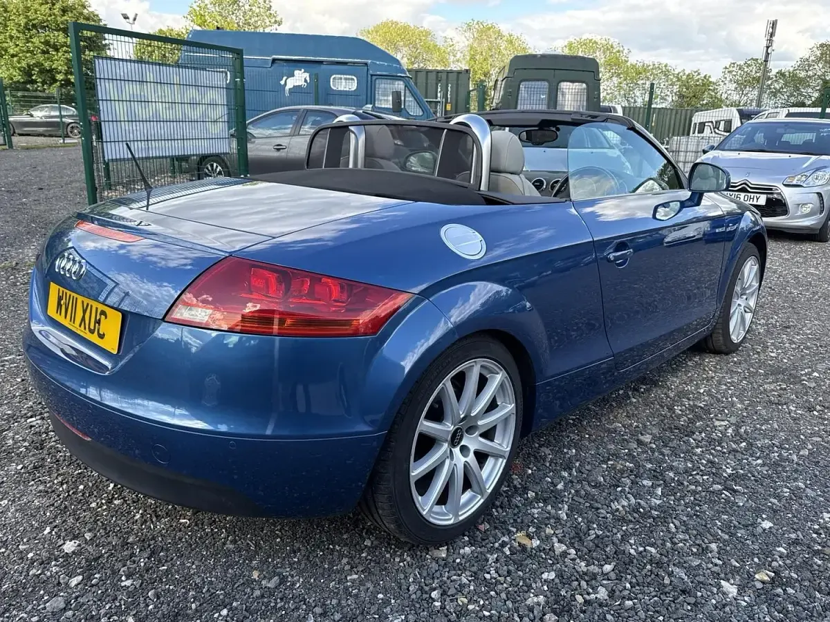 Begagnad Audi TT Roadster Comfort 160 HK (117 kW) 2011 Blå Cab