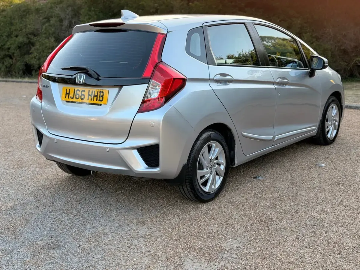 Used Honda Jazz SE 102 HP (75 kW) 2016 Silver Hatchback