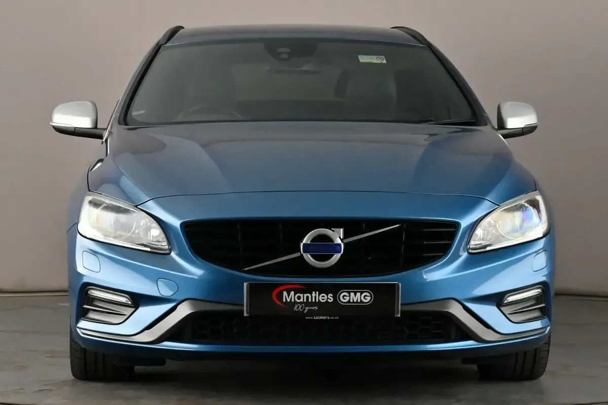 Used Volvo V60 R-Design 190 HP (139 kW) 2017 Blue Estate