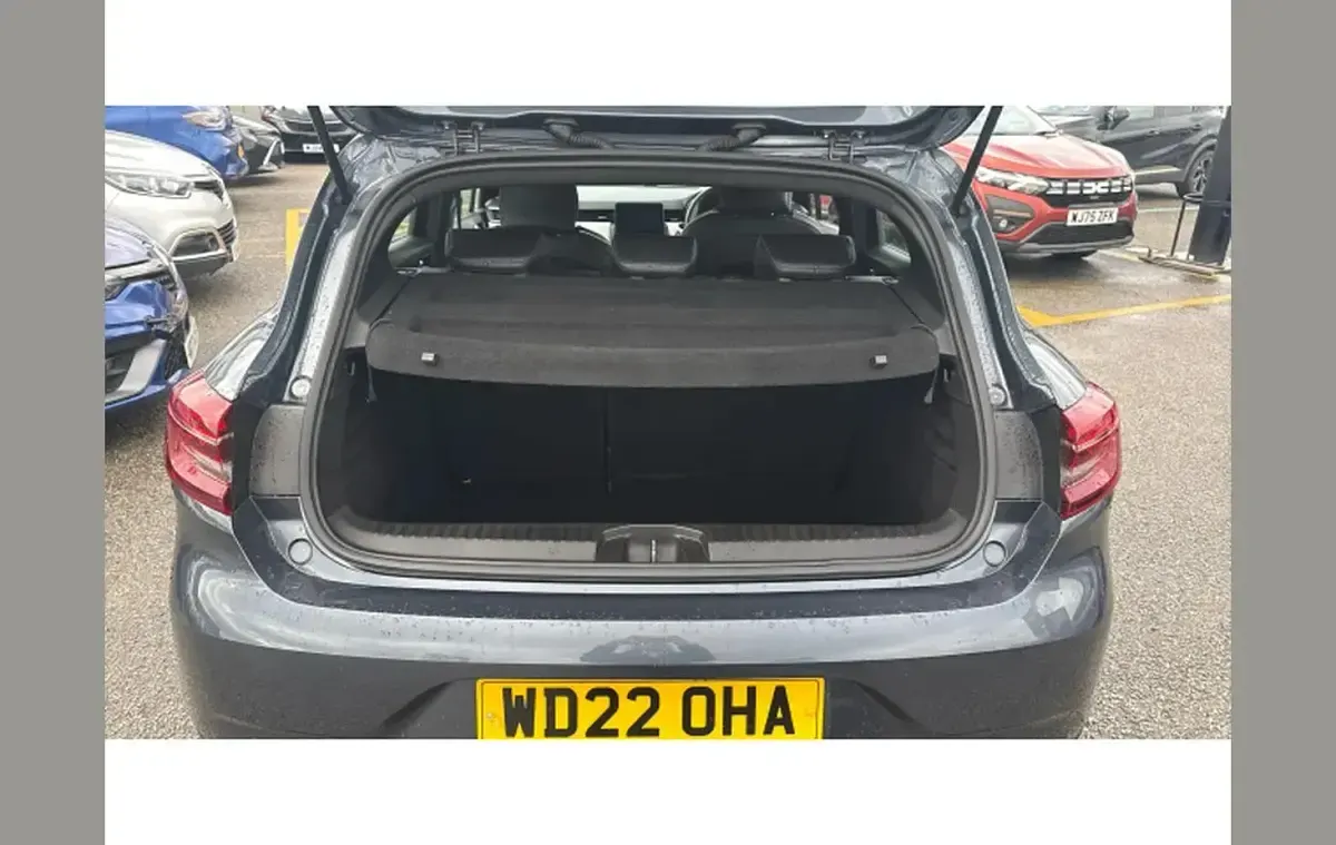 Used Renault Clio SE 88 HP (64 kW) 2022 Grey Hatchback