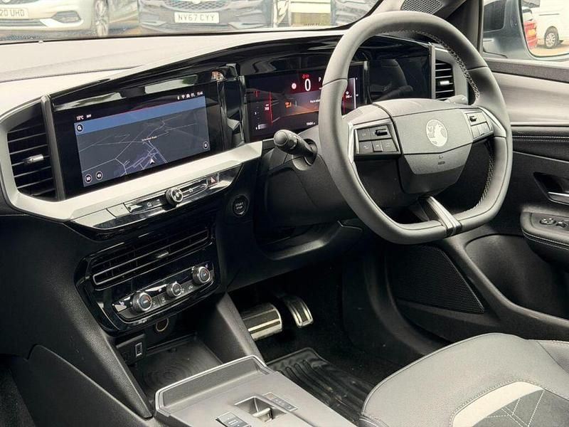 Used Vauxhall Mokka Ultimate 128 HP (94 kW) 2025 White SUV