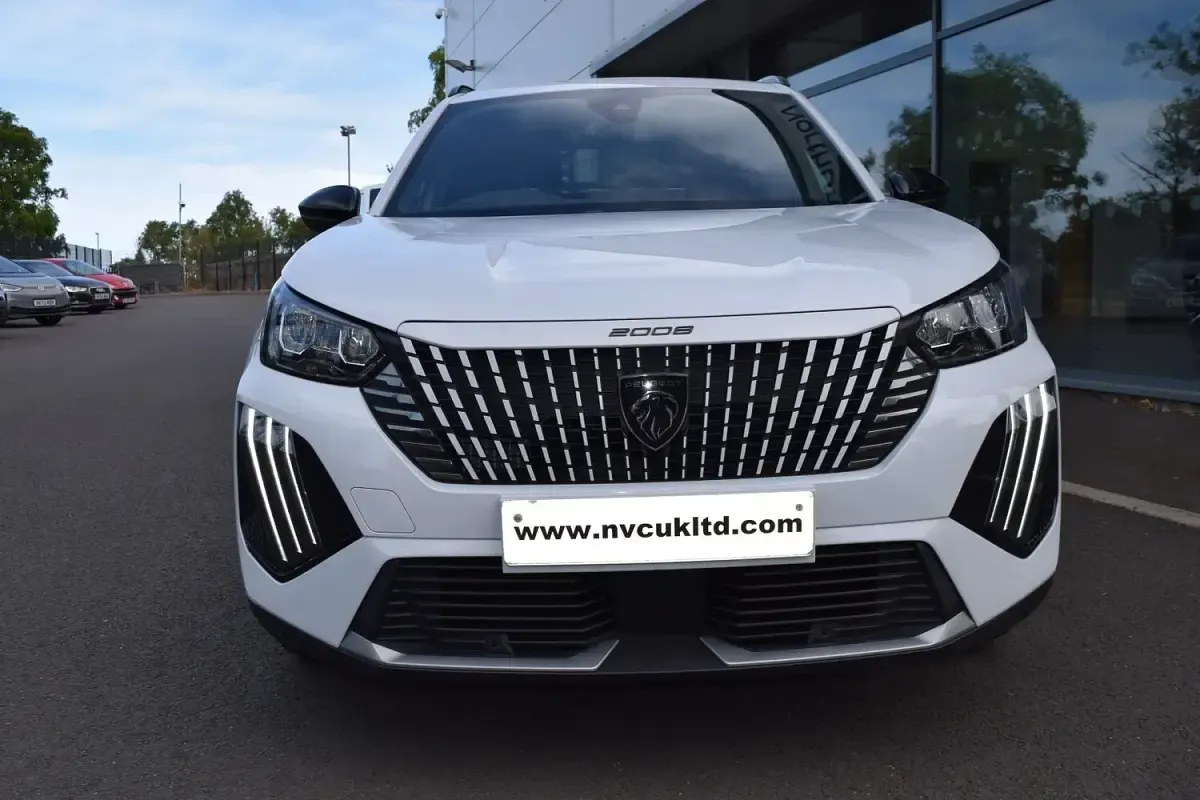 Used Peugeot 2008 Allure 100 HP (73 kW) 2024 White SUV