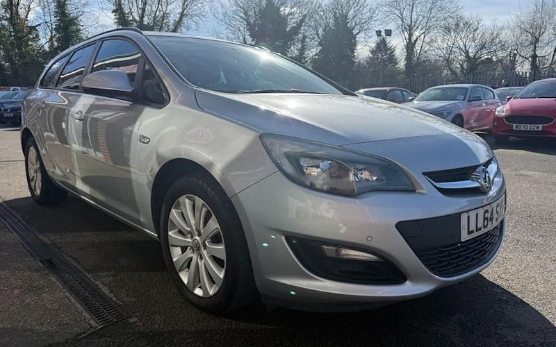 Used Vauxhall Astra Design Edition 110 HP (80 kW) 2015 Silver Estate