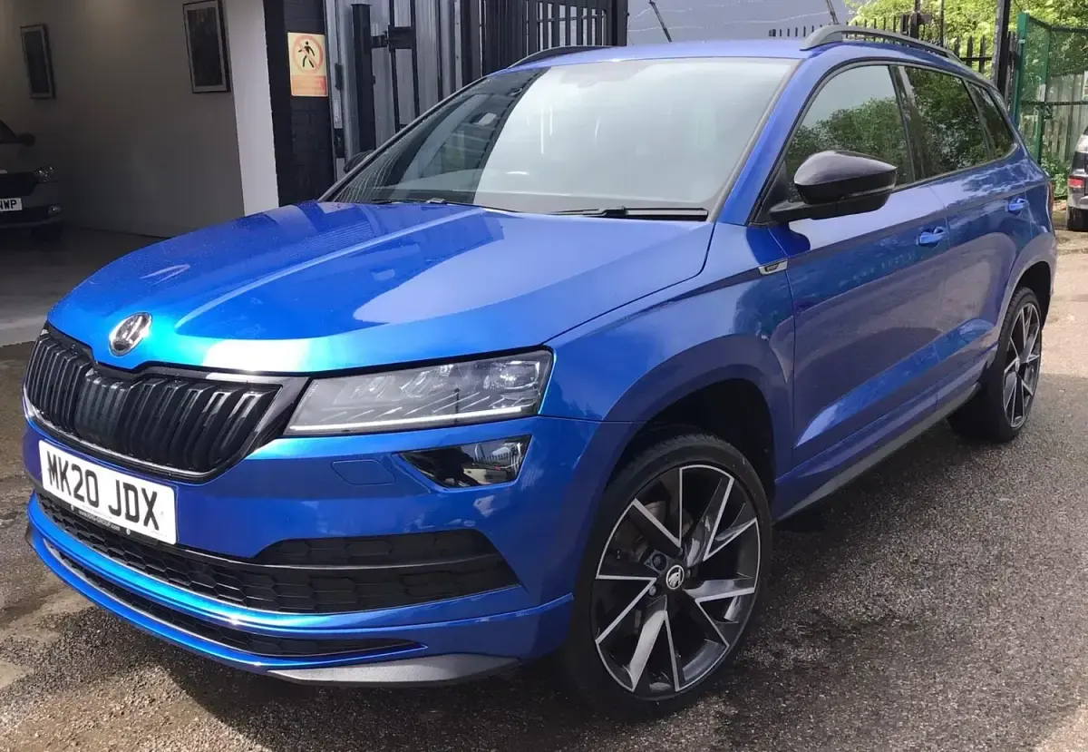 Usado Skoda Karoq SportLine 150 HP (110 kW) 2020 Azul SUV
