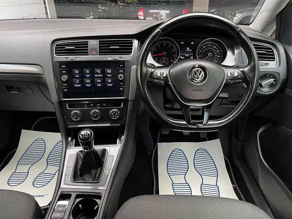 Used VW Golf VII SE 110 HP (80 kW) 2018 White Hatchback