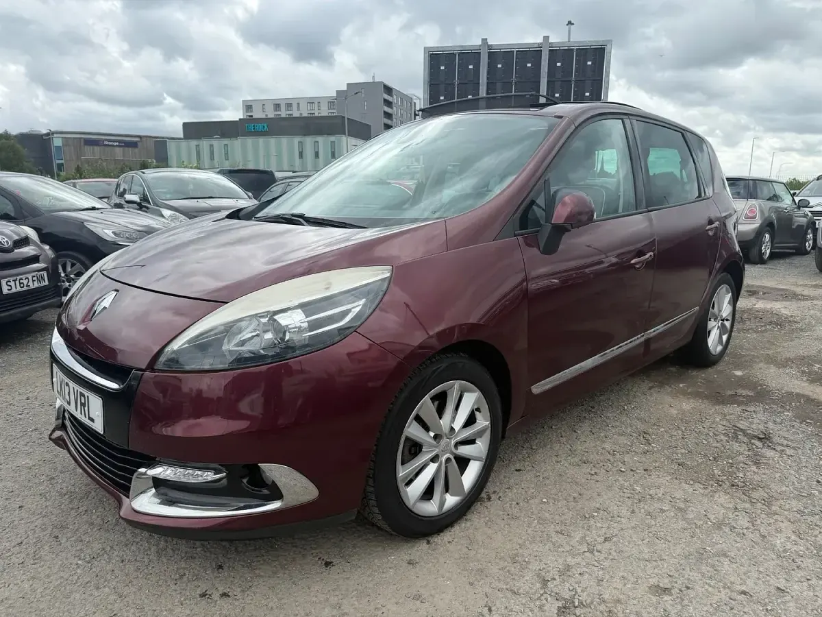 Used Renault Scénic III Dynamique 2013 Red MPV