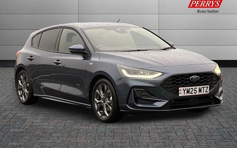 Used 2025 Ford Focus ST-Line Hatchback | £18,999 (Good price) - Image 1/4