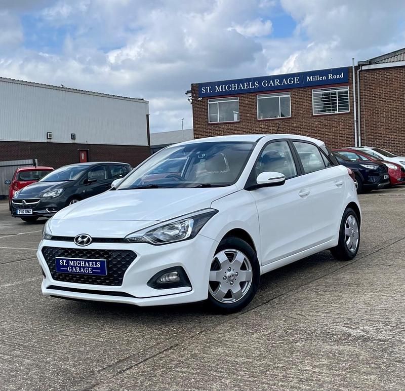 White Used 2018 Hyundai i20 Hatchback | £8,495 (Fair price) - Image 1/4