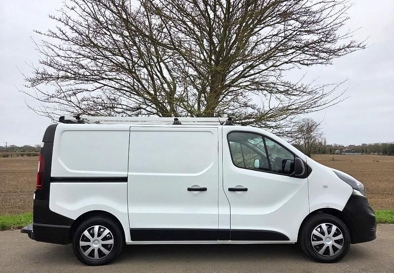 Used Vauxhall Vivaro 95 HP (69 kW) 2018 White MPV