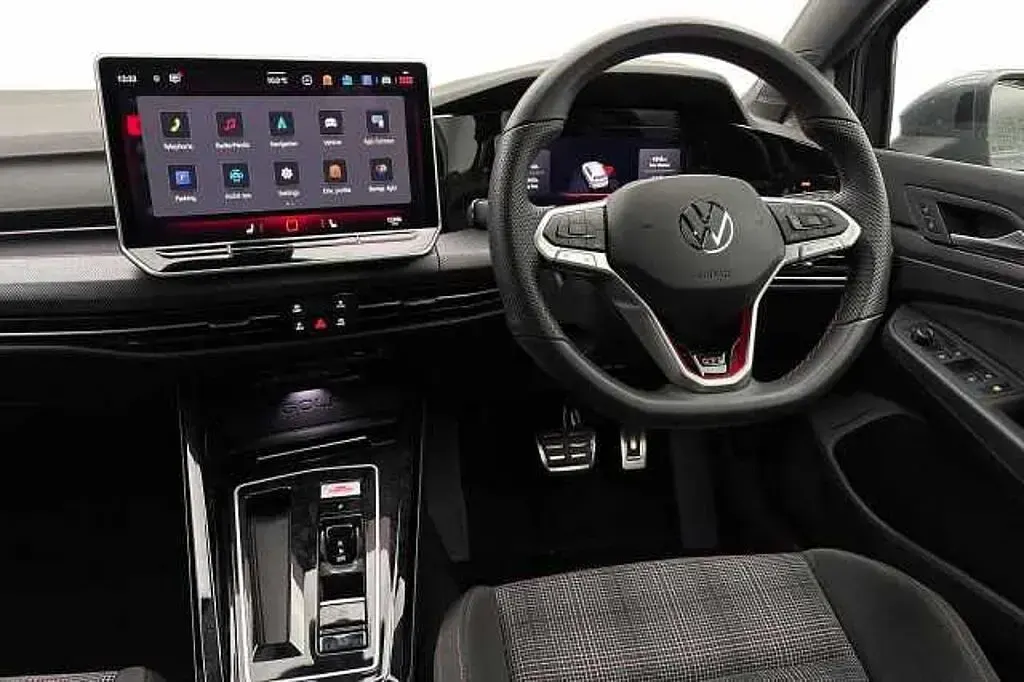 Second-hand VW Golf VIII 265 CP (194 kW) 2025