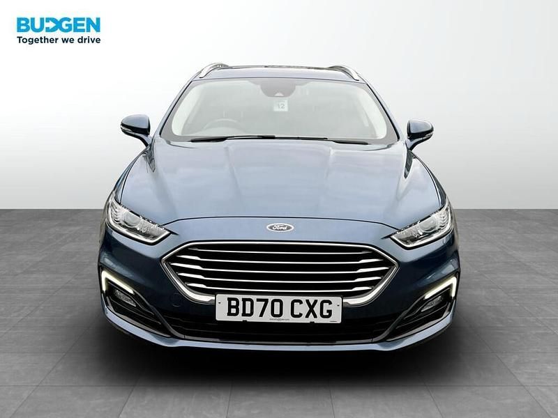 Usado Ford Mondeo Titanium 187 HP (137 kW) 2020 Azul Carrinha