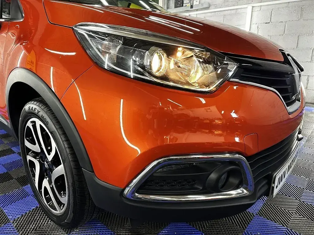 Used Renault Captur Dynamique 90 HP (66 kW) 2016 Orange/black SUV