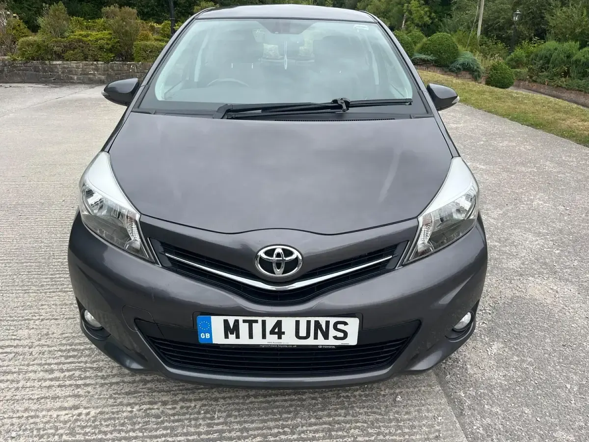 Used Toyota Yaris Plus 99 HP (72 kW) 2014 Grey Hatchback