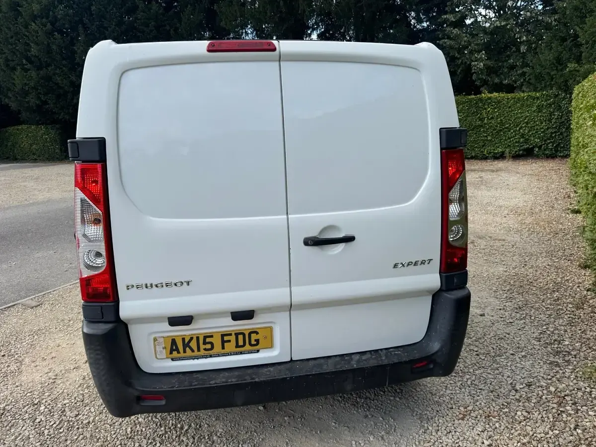 Used Peugeot Expert 90 HP (66 kW) 2015 White Van