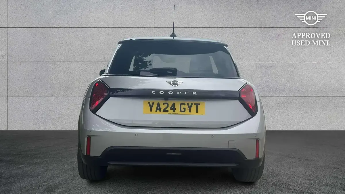 Used Mini Cooper Hatch 154 HP (113 kW) 2024 Silver Hatchback