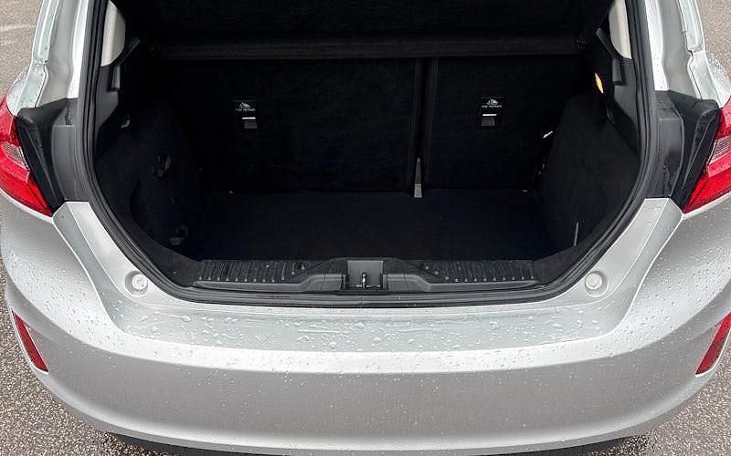 Used Ford Fiesta Zetec 86 HP (63 kW) 2018 Silver Hatchback