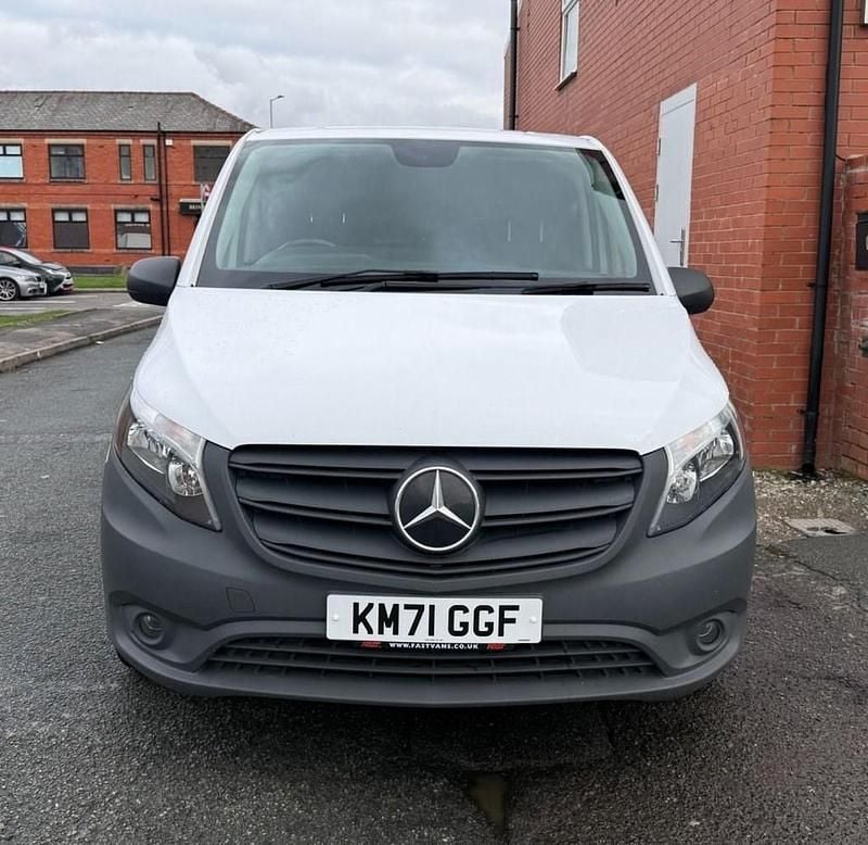 Used Mercedes Vito Progressive 160 HP (117 kW) 2021 White Van