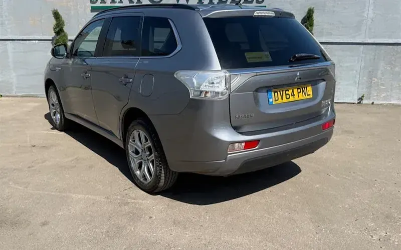 Usado Mitsubishi Outlander P-HEV 121 HP (88 kW) 2015 Carrinha