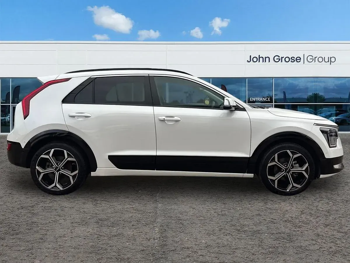 Used Kia Niro 2025 White SUV