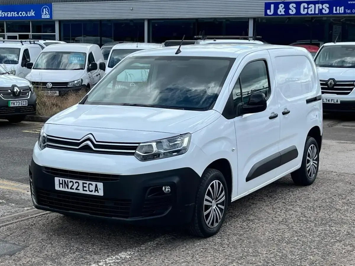 Used Citroën Berlingo 100 HP (73 kW) 2022 White MPV