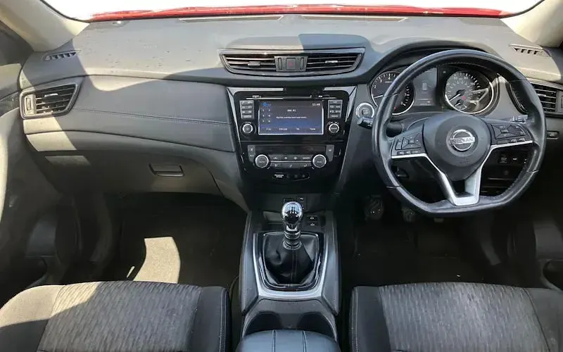 Used Nissan X-Trail N-Connecta 163 HP (119 kW) 2017 Red SUV