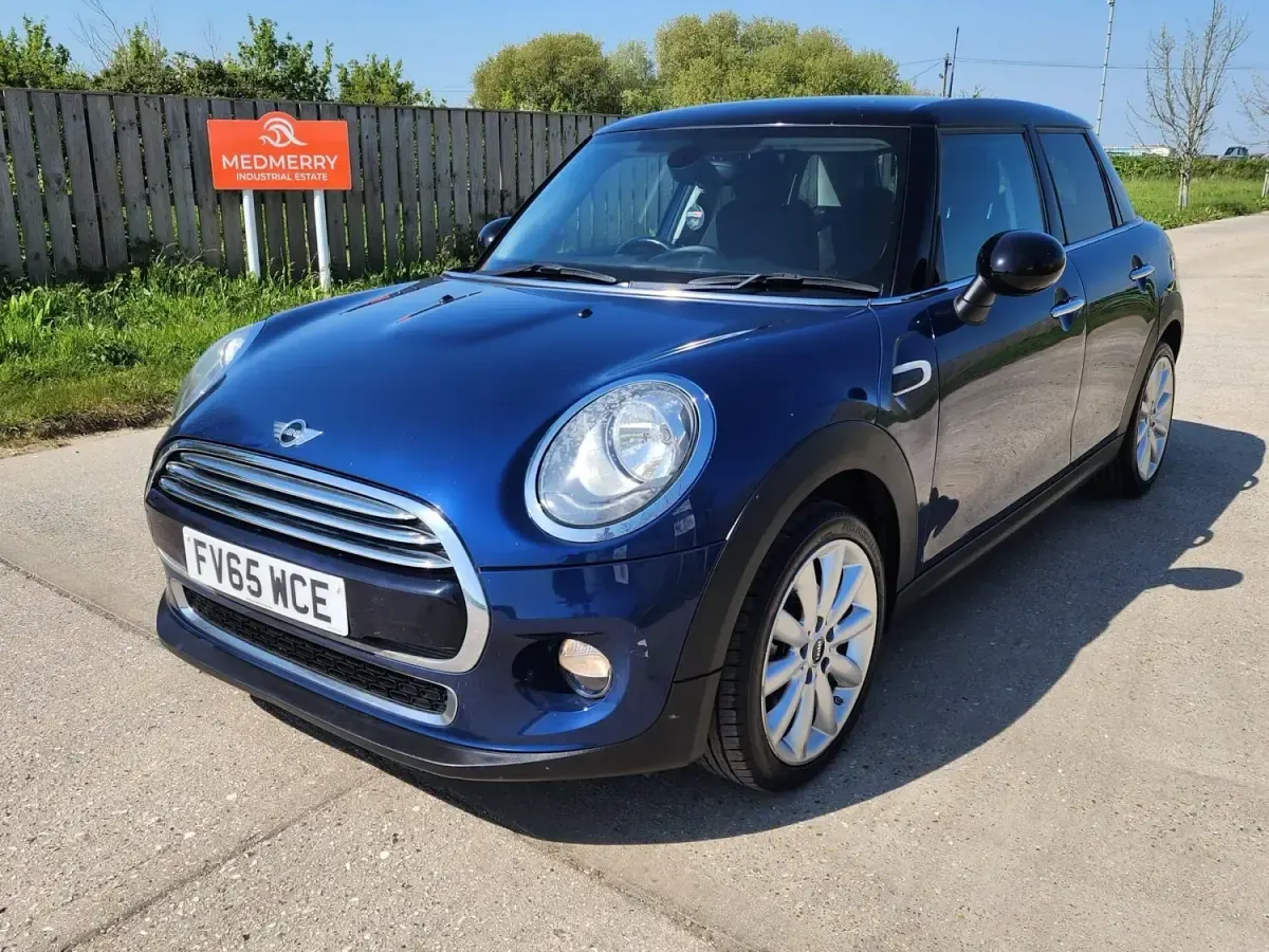 Usado Mini Cooper Hatch 136 CV (100 kW) 2015 Azul Utilitario