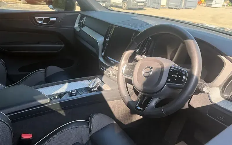 Used Volvo XC60 R-Design Pro 197 HP (144 kW) 2022 Grey SUV