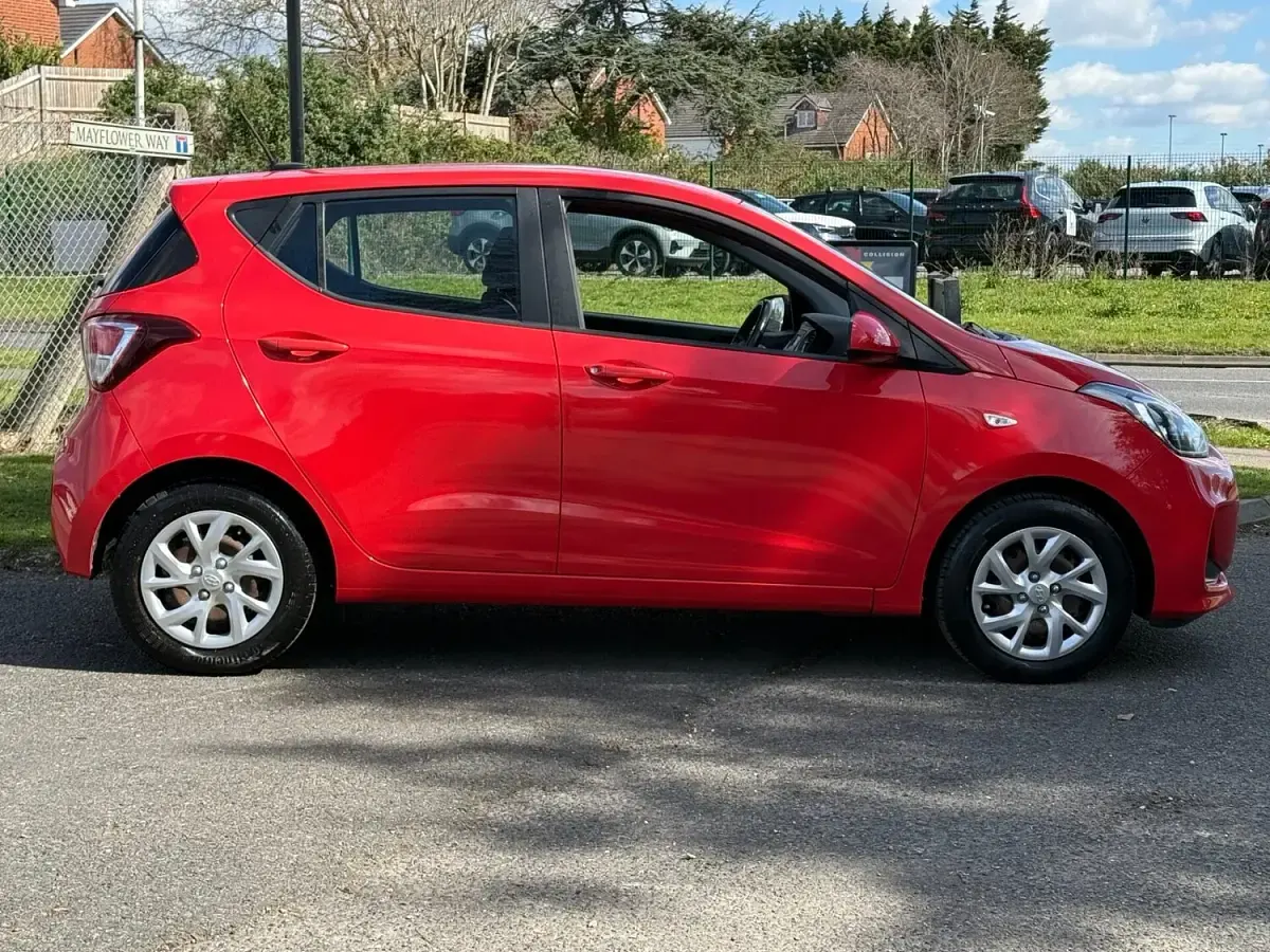 Used Hyundai i10 SE 87 HP (63 kW) 2018 Red Hatchback