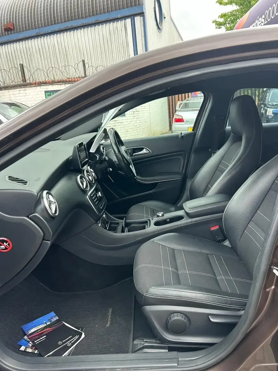 Used Mercedes A180 122 HP (89 kW) 2015 Bronze Hatchback