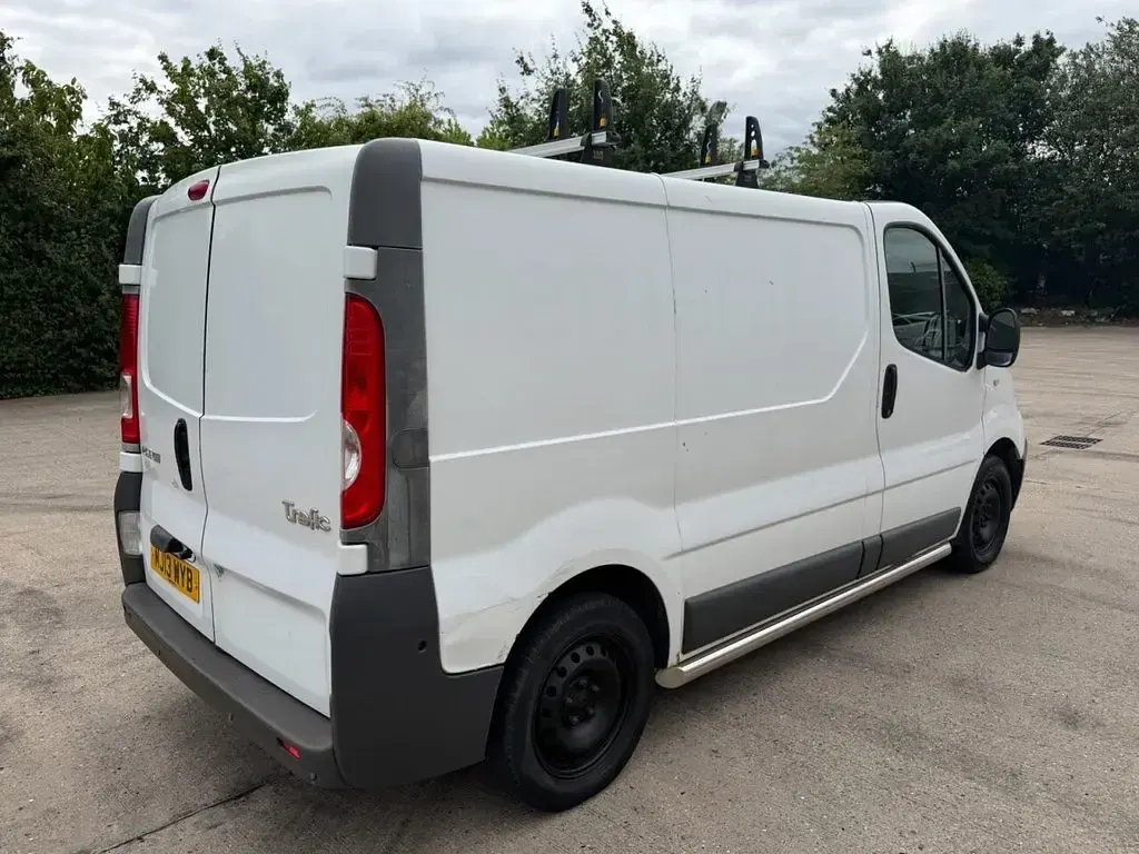 Used Renault Trafic 115 HP (84 kW) 2013 White MPV