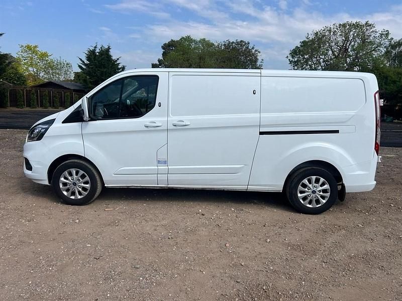 Used Ford Transit Custom Limited 130 HP (95 kW) 2022 White Van