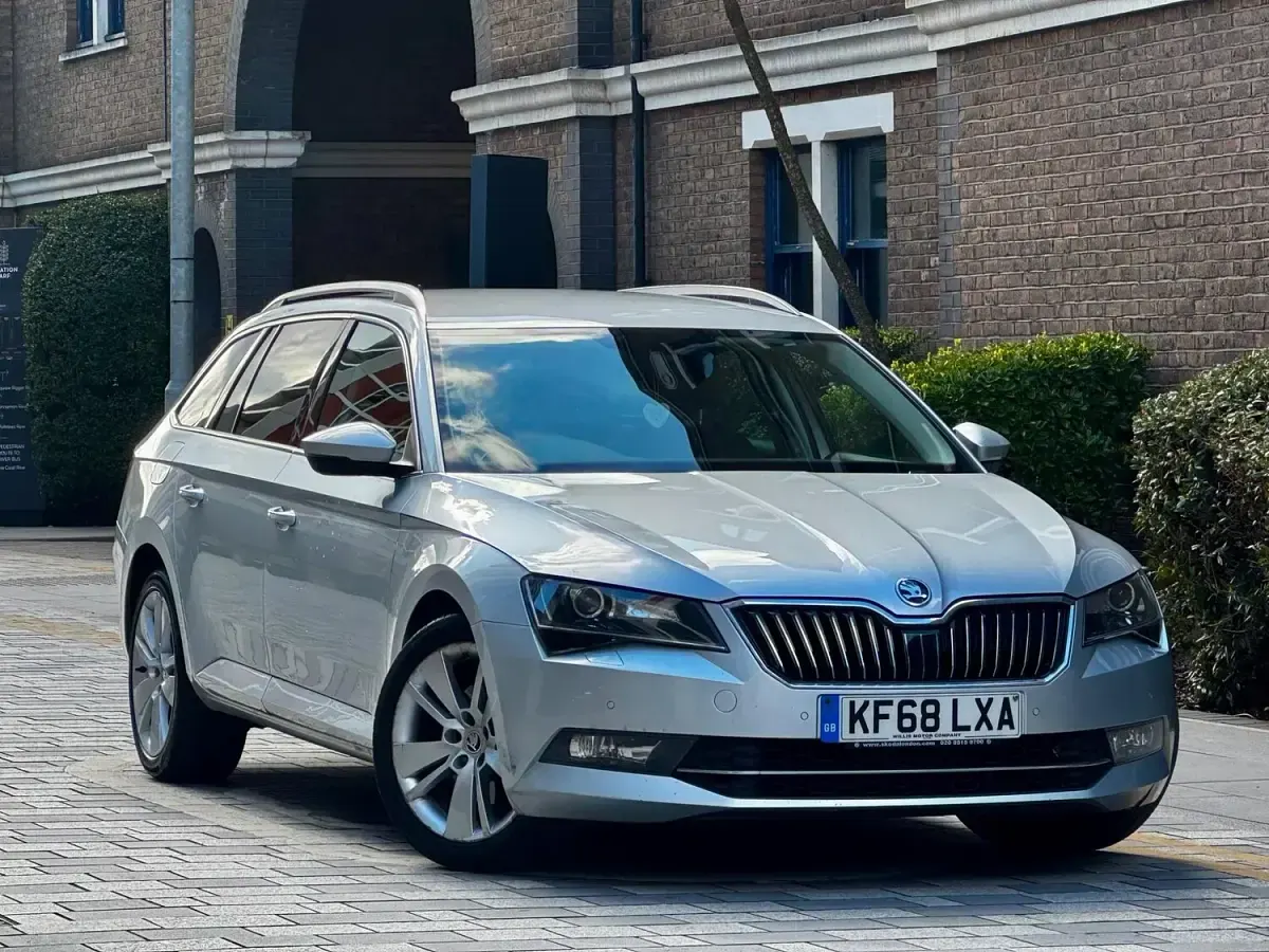 Used Skoda Superb SE L Executive 150 HP (110 kW) 2019 Silver Estate