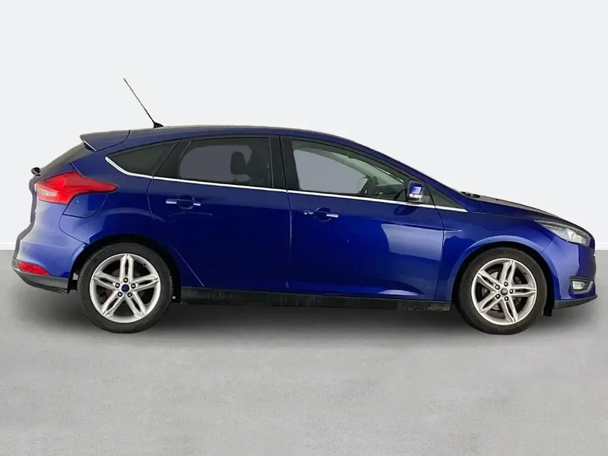 Used Ford Focus Titanium 2016 Blue Hatchback