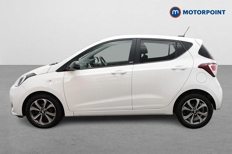 Used Hyundai i10 67 HP (49 kW) 2019 White Hatchback