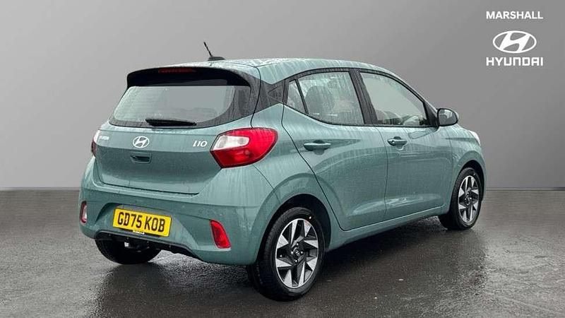 New Hyundai i10 Advanced 63 HP (46 kW) 2025 Mangrove green Hatchback