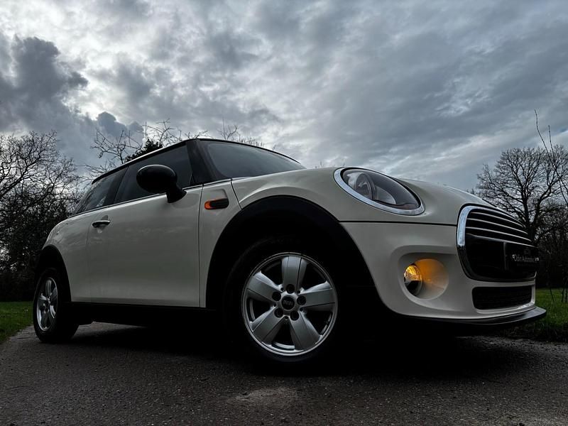 Used Mini Cooper Hatch 136 HP (100 kW) 2015 White Hatchback