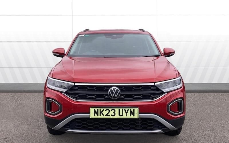 Second-hand VW T-Roc Life 110 CP (80 kW) 2023 Roșu SUV