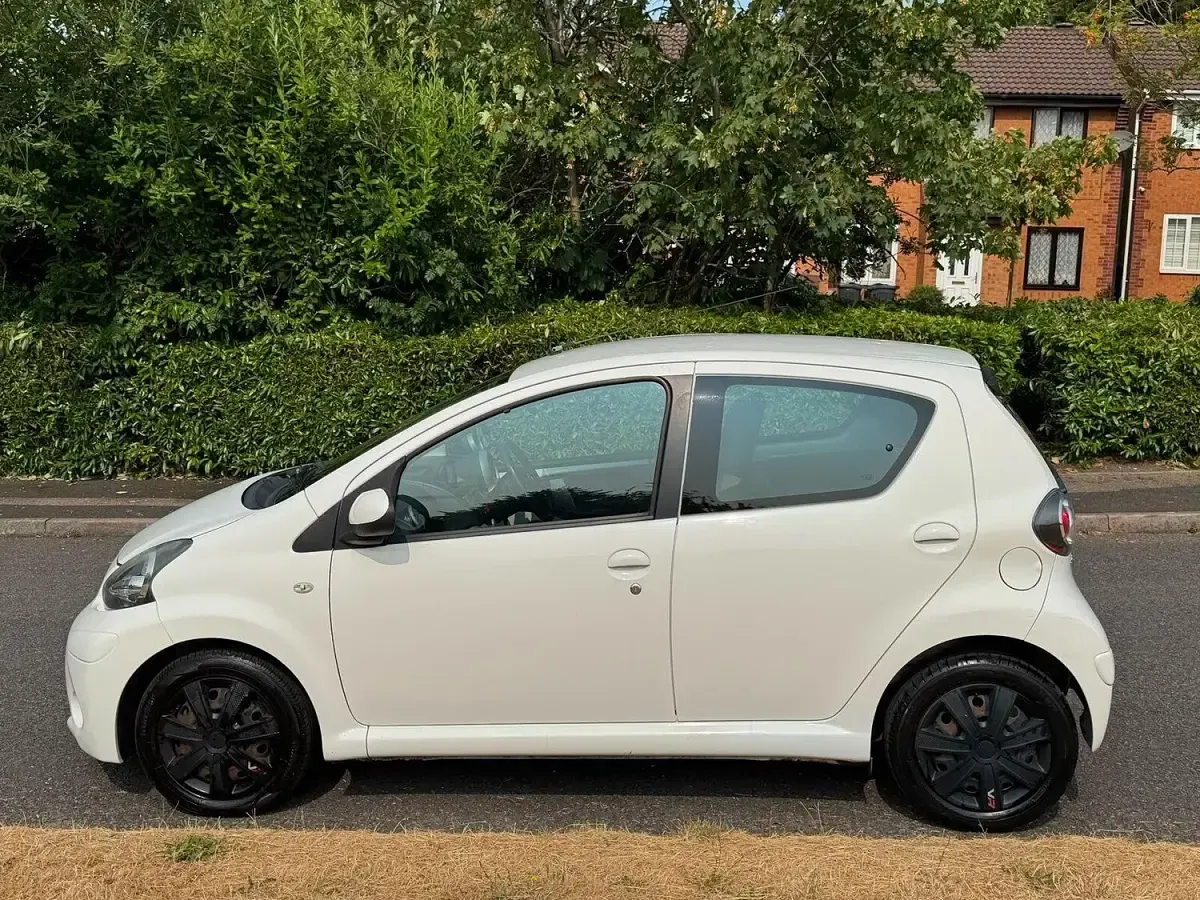 Used Toyota Aygo 2014 White Hatchback