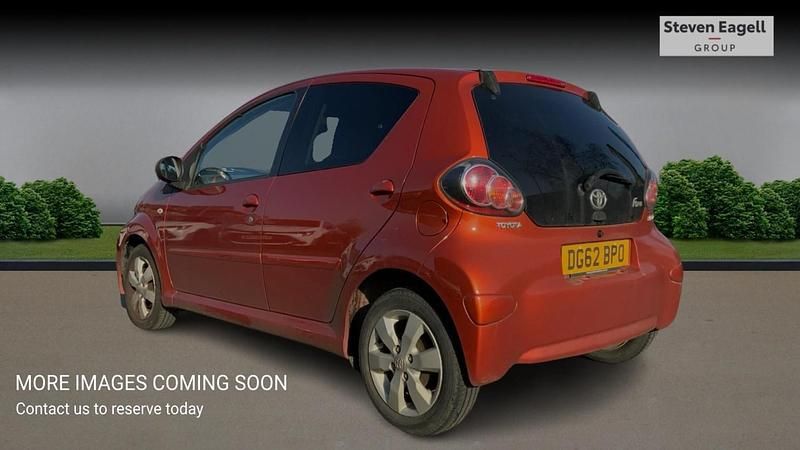 Used Toyota Aygo 67 HP (49 kW) 2012 Orange Hatchback
