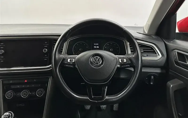 Used VW T-Roc SE 116 HP (85 kW) 2020 Red SUV