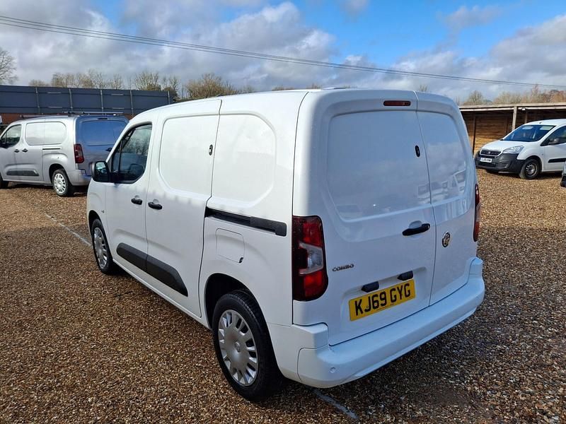 Used Vauxhall Combo Sportive 100 HP (73 kW) 2020 White Van