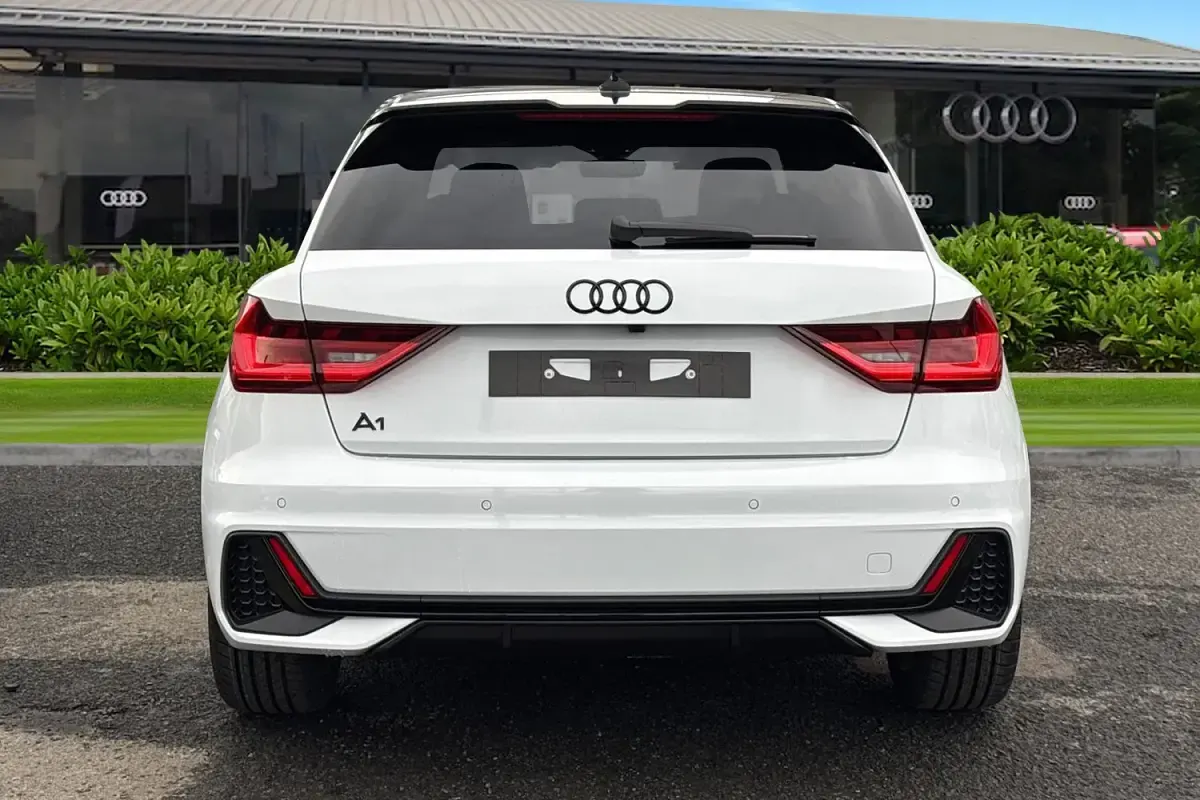 Nowe Audi A1 Sportback Black Edition 2025 Biały Hatchback
