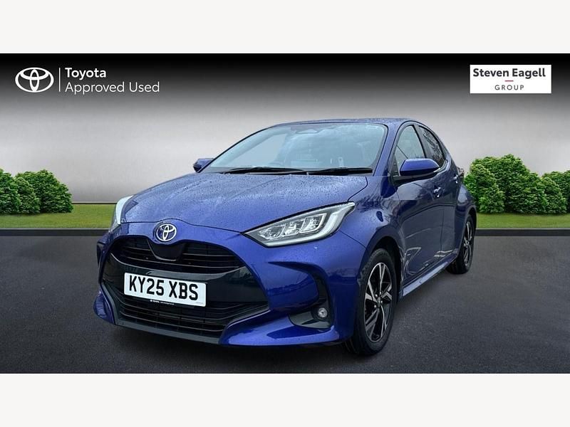 Used Toyota Yaris Hybrid Design 116 HP (85 kW) 2025 Blue Hatchback