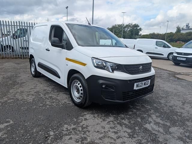White Used 2021 Peugeot Partner Van | £6,999 (Good price) - Image 1/4