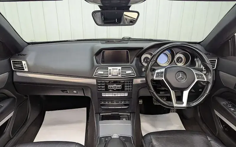 Gebraucht Mercedes E220 AMG 170 PS (125 kW) 2013 Schwarz Cabrio