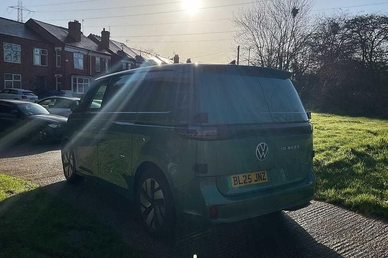 Usado VW ID. Buzz 210 kW (286 HP) 2025 Verde Monovolume