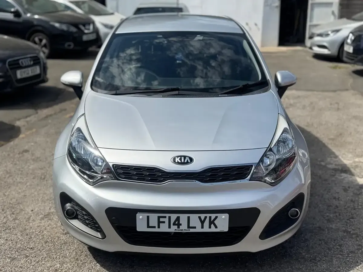 Used Kia Rio 84 HP (61 kW) 2014 Silver Hatchback