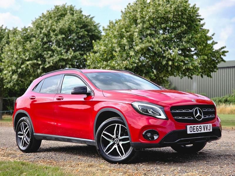 Used Mercedes GLA180 Urban 122 HP (89 kW) 2019 Red SUV