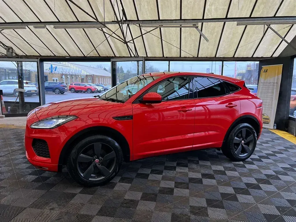 Usado Jaguar E-Pace Chequered Flag 180 HP (132 kW) 2019 Vermelho SUV